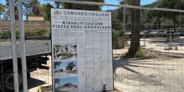 A Marina Piccola i lavori non decollano: piazza degli Arcipelaghi è ancora un’incompiuta (VIDEO)
