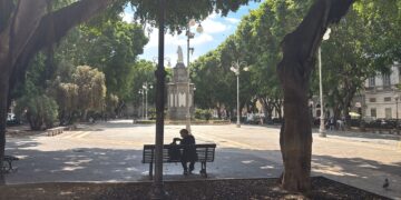 Cagliari, a giugno un palco per fare rinascere piazza del Carmine: “Tanti eventi e un grande concerto dell’orchestra del Lirico” (VIDEO)