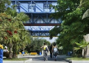 Linee dirette per gli universitari da Pula: Comune e Arst adeguano orari, fermate e percorsi