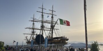 Tutti pazzi per l’Amerigo Vespucci a Cagliari: sold out per visitarla, in tanti vanno a vederla anche da fuori
