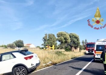 San Giovanni Suergiu, scontro frontale fra due auto: un uomo in codice rosso