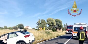 San Giovanni Suergiu, scontro frontale fra due auto: un uomo in codice rosso