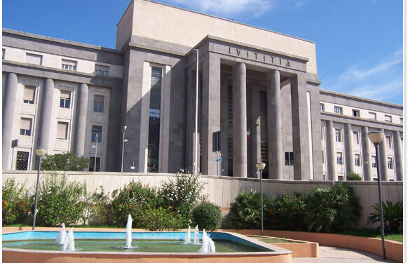 Decadenza di Alessandra Todde, oggi la decisione del tribunale di Cagliari che tiene la politica col fiato sospeso