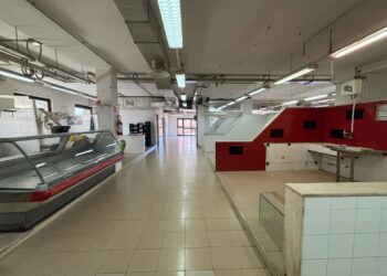 Ultime immagini dallo storico mercato di Sant’Elia, ecco il video: rimangono solo tre boxisti, muore per indifferenza