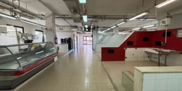 Ultime immagini dallo storico mercato di Sant’Elia, ecco il video: rimangono solo tre boxisti, muore per indifferenza