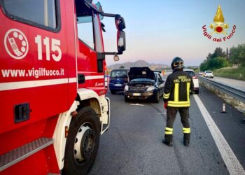 Monastir, violento crash fra tre auto sulla 131: due ambulanze sul posto, un ferito nello schianto