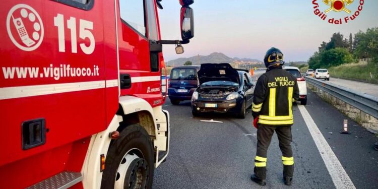 Monastir, violento crash fra tre auto sulla 131: due ambulanze sul posto, un ferito nello schianto
