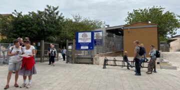 Cagliari, ecco finalmente i pass per i residenti in prossimità del mercato provvisorio in Piazza Nazzari (VIDEO)