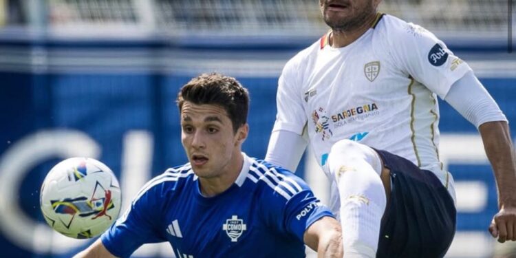 Como-Cagliari 3-1, la squadra di Nicola e Giulini è allo sbando: la salvezza appesa a un filo, spareggio col Venezia?