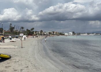 Cagliari, torna l’incubo erosione al Poetto: la spiaggia si è ristretta di 20 metri, altro che ripascimento (VIDEO)