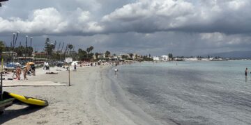 Cagliari, torna l’incubo erosione al Poetto: la spiaggia si è ristretta di 20 metri, altro che ripascimento (VIDEO)