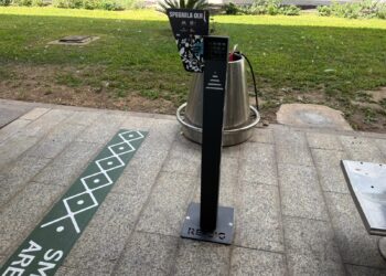 Et voilà, all’aeroporto di Elmas adesso si può fumare: ecco gli originali smokers point tra fumo e tecnologia (VIDEO)