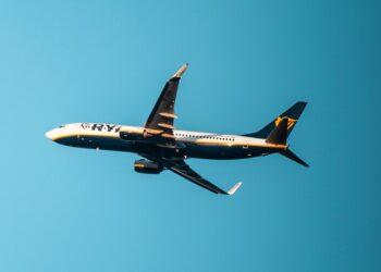 Volo Cagliari Parigi in ritardo di oltre 4 ore, sardi bloccati in aeroporto