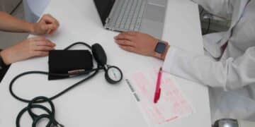 Iglesias, Ares non rifornisce la Asl: “Non abbiamo garze sterili e fasce per le medicazioni, la famiglia deve fornirle agli infermieri”