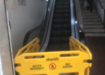 Cagliari, al mercato di via Quirra l’unica scala mobile presente fuori uso da mesi: “Come può salire un invalido come me ?”