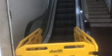 Cagliari, al mercato di via Quirra l’unica scala mobile presente fuori uso da mesi: “Come può salire un invalido come me ?”