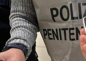 Scoperto con un cellulare nascosto tra i vestiti: denunciato 18enne nel carcere minorile di Quartucciu