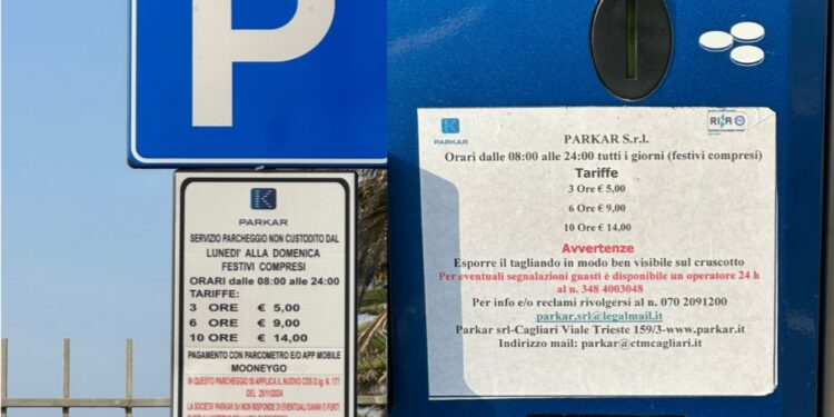 Cagliari, al Poetto i parcheggi diventano un salasso: “Tariffe raddoppiate, è un trattamento vessatorio”