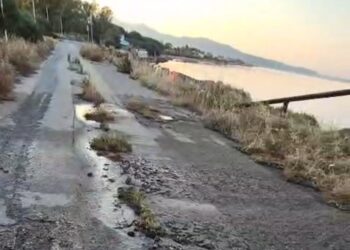 Quartu, la fogna a cielo aperto finisce in mare a sa Tiacca