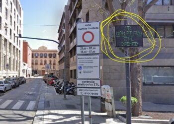 Cagliari, cartelli ZTL con l’inglese “sgrammaticato”: “Aperto” tradotto con Opened invece di Open