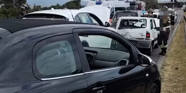 Maxi tamponamento sulla Statale 554 a Selargius, traffico bloccato dalle 13:40: sette auto coinvolte