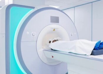 Sanità, in Sardegna è sempre peggio: “A 79 anni mi hanno fissato una risonanza nel 2028, è una vergogna”