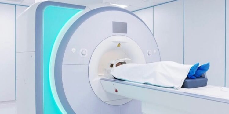 Sanità, in Sardegna è sempre peggio: “A 79 anni mi hanno fissato una risonanza nel 2028, è una vergogna”