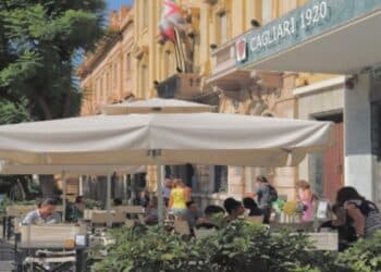 Cagliari, cala il sipario sul bar del Cagliari di Giulini: dopo nove anni chiude lo storico locale nel Largo, lavoratori ko