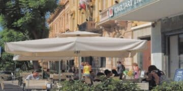 Cagliari, cala il sipario sul bar del Cagliari di Giulini: dopo nove anni chiude lo storico locale nel Largo, lavoratori ko