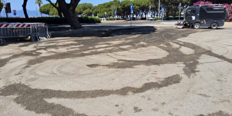 Cagliari, in Piazza dei Centomila è stata rimossa la struttura abusiva: area ripulita dai rifiuti