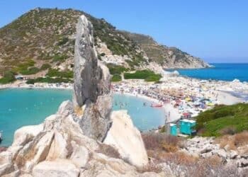 Tariffe salate anche a Villasimius e Castiadas, il mare da cartolina si paga: fino a 15 euro il costo del parcheggio