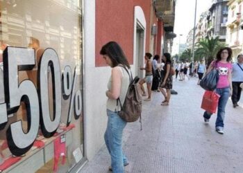 Caccia all’affare ma occhio alle truffe, in Sardegna al via la stagione dei saldi estivi