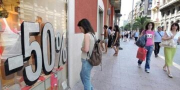 Caccia all’affare ma occhio alle truffe, in Sardegna al via la stagione dei saldi estivi