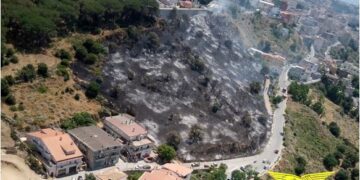 Incubo incendi in Sardegna, solo oggi 36 roghi: 9 i più temuti