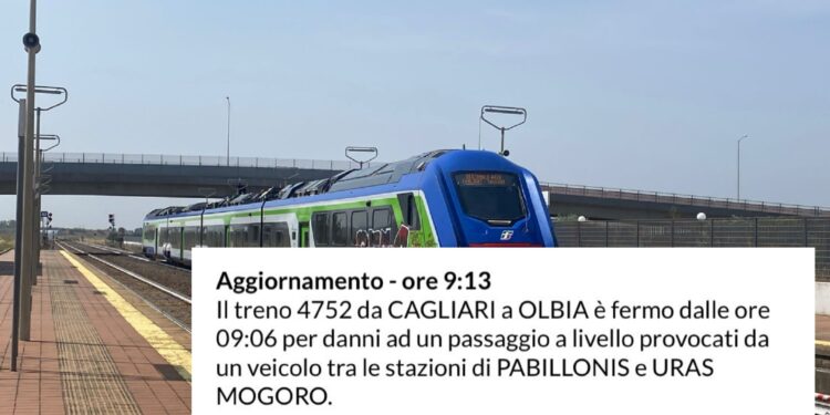 Danni al passaggio a livello provocati da un veicolo in corsa, disagi per i passeggeri diretti e provenienti da Oristano