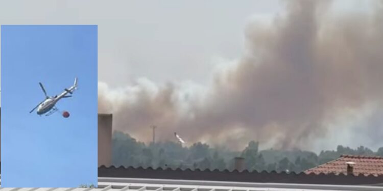 Serramanna, vasto incendio nella periferia del paese: in volo anche un elicottero per domare le fiamme