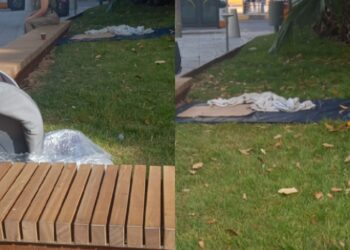 Scritte, rifiuti e giacigli improvvisati: la nuova piazza Matteotti nel mirino degli incivili a Cagliari