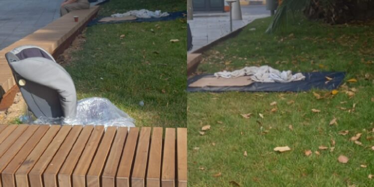 Scritte, rifiuti e giacigli improvvisati: la nuova piazza Matteotti nel mirino degli incivili a Cagliari