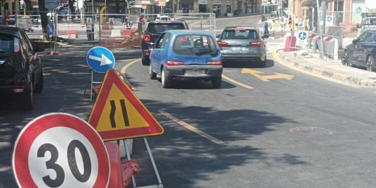 Cagliari, la metro non parte: la burocrazia impedisce ai convogli di viaggiare