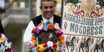 Morto il cavaliere caduto durante la processione: addio a 57 anni a Fabrizio Maccioni