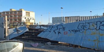 Cagliari, crolla la recinzione di via Riva di Ponente accanto all’ex baraccopoli