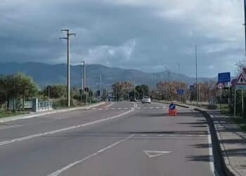 Flumini di Quartu, giovane rischia di essere travolta dalle auto in via Leonardo da Vinci