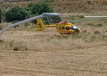 Assemini, terribile incidente stradale in corso Asia tra uno scooter e un’auto: un ferito grave nell’elisoccorso