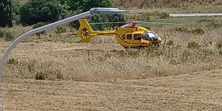 Assemini, terribile incidente stradale in corso Asia tra uno scooter e un’auto: un ferito grave nell’elisoccorso