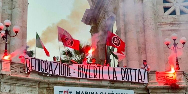 Cagliari, lo striscione di CasaPound al Bastione suscita l’ira del Pd