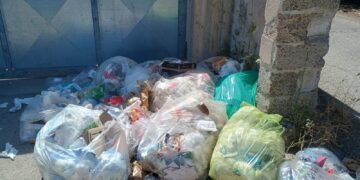 Rifiuti, il secco rimane a terra: protestano i residenti dell’Unione dei Comuni del Campidano