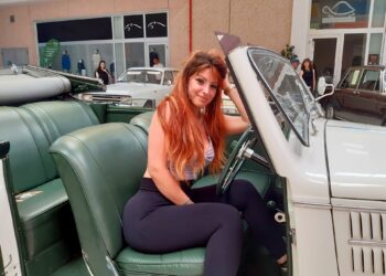 Auto d’epoca da sogno in passerella a Villacidro per l’evento Vintage organizzato da “Marotto Sound”