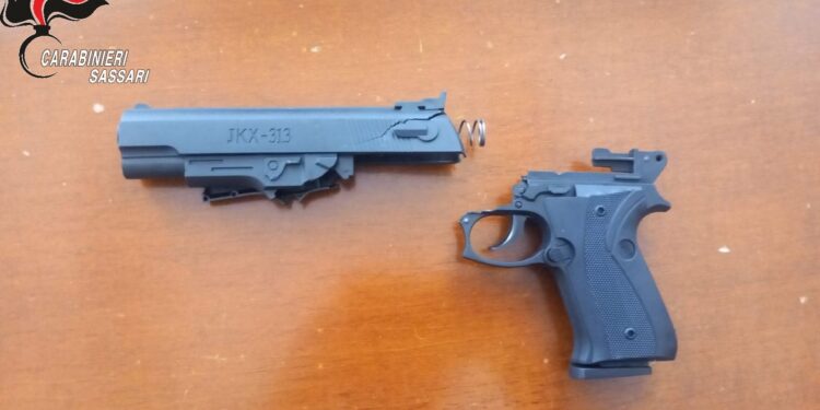 Sardegna, minorenne sorpreso a scuola con una pistola giocattolo