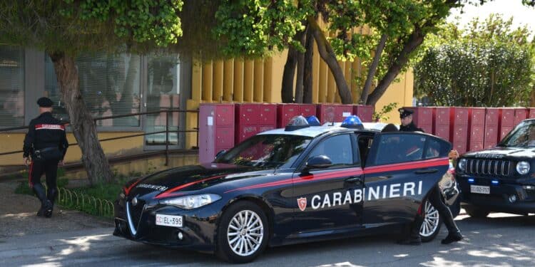 Minaccia la madre e la compagna con una carabina ad aria compressa: arrestato a Monserrato