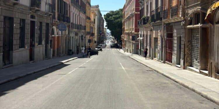 Cagliari, è polemica per la chiusura di via Sassari: “Malviventi di notte e deserto di giorno, siamo in ginocchio”
